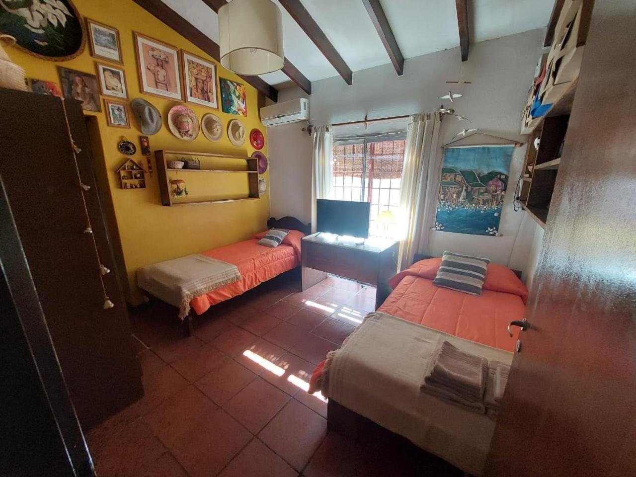 Casa Confortable - Parque Central - Estacionamiento, Patio, 3 Banos, 5 Habitaciones - La Cieneguita Exteriér fotografie